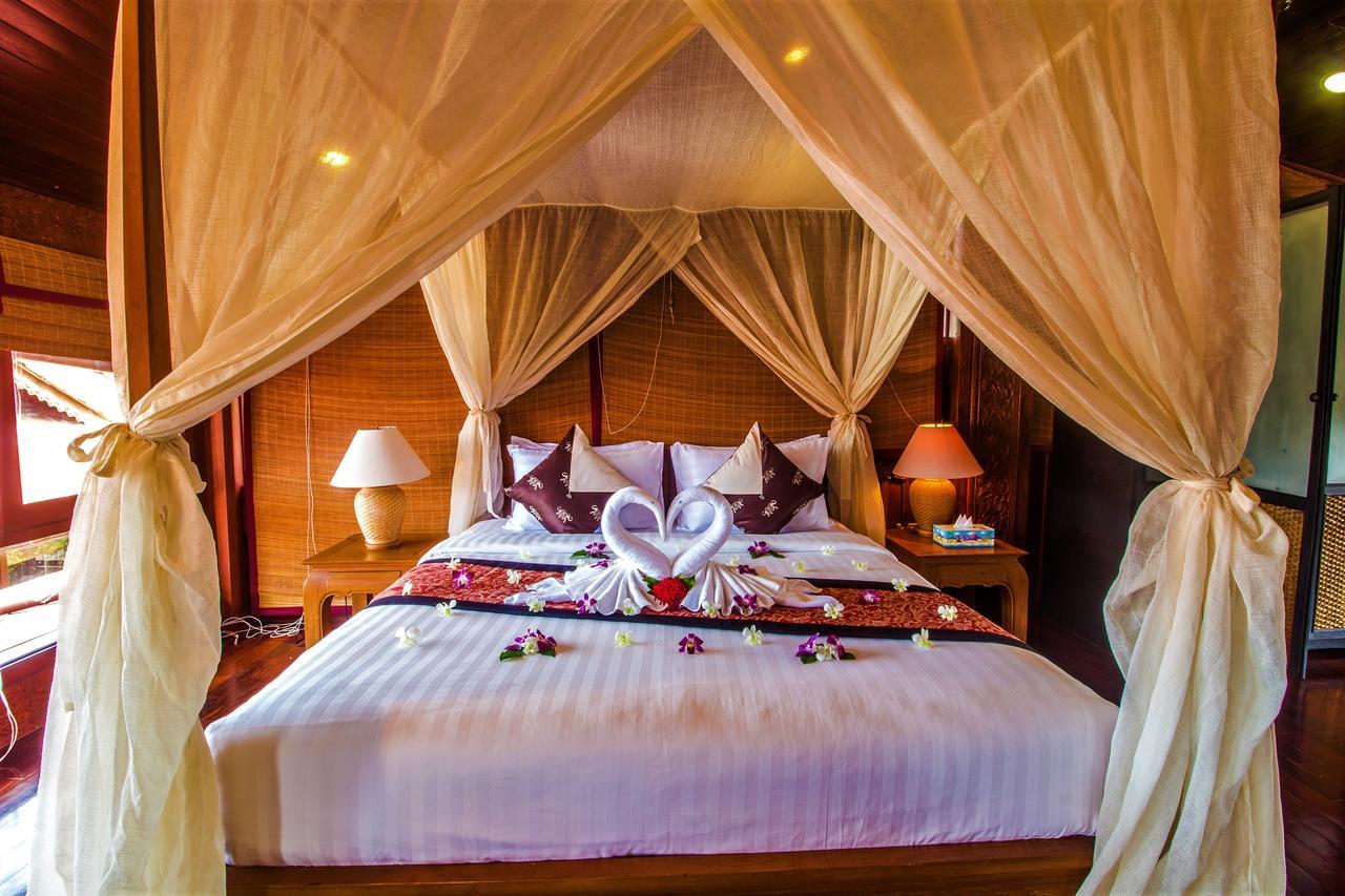 Erawan Villa Hotel Bang Rak Beach  Exterior photo