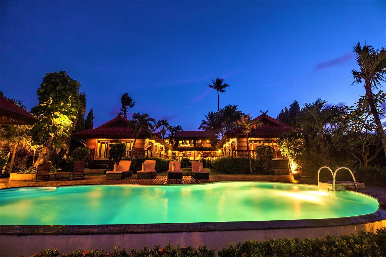Erawan Villa Hotel Bang Rak Beach  Exterior photo